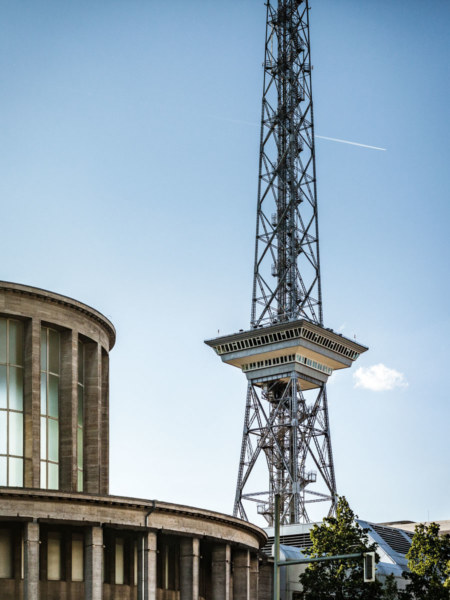 https://www.coming-home.com/uploads/static/city-guide/berlin/charlottenburg-wilmersdorf/berlin-halensee-portrait.jpg
